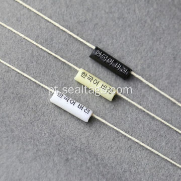 Uma etiqueta plástica lateral simples do cabo